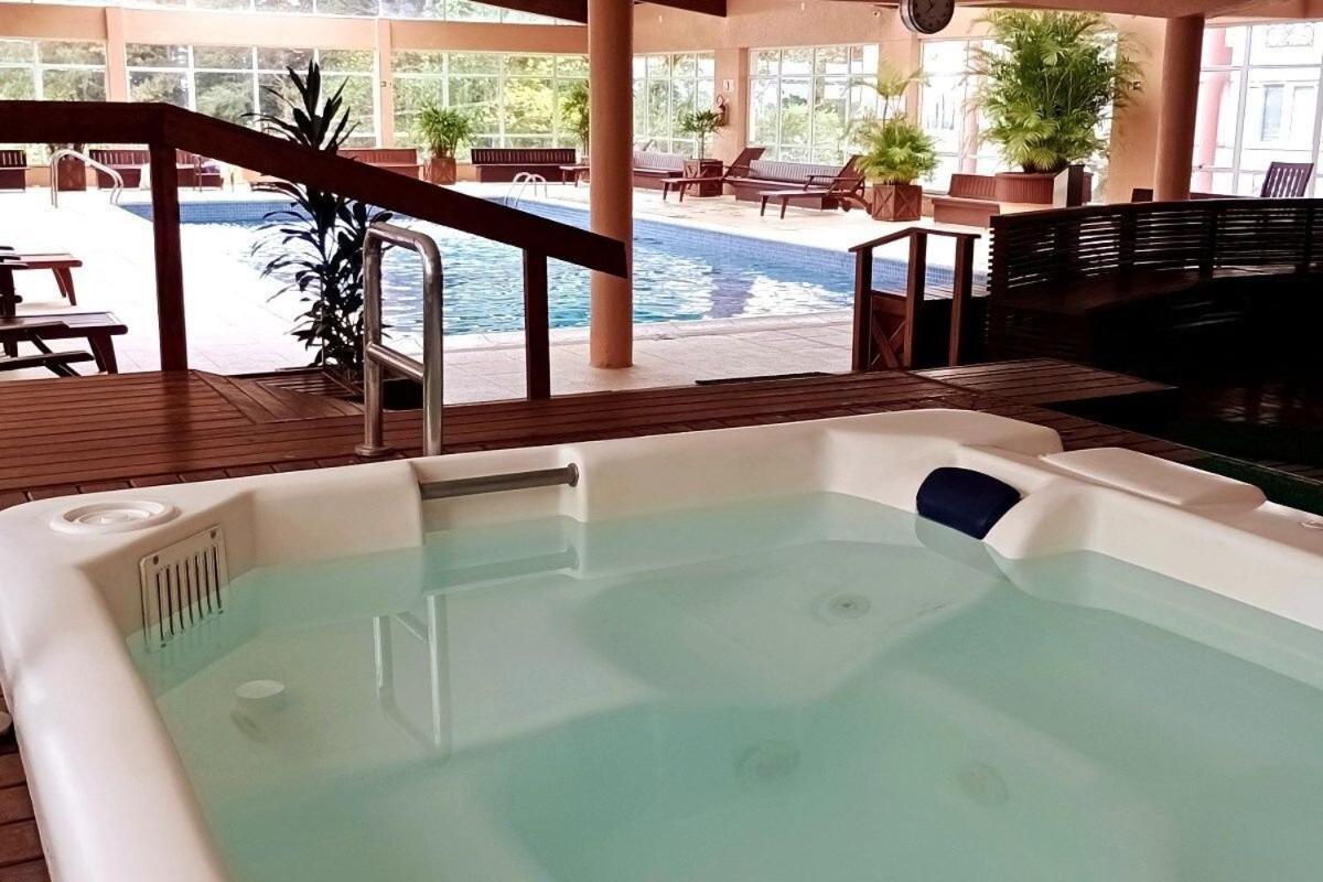 Apartamento No Residencial Village No Centro De Gramado, Com Piscina Aquecida E Hidromassagem Экстерьер фото